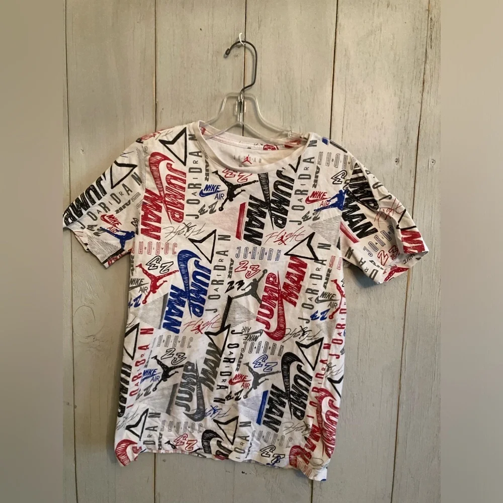 NIKE AIR JORDAN BOY'S‎ ALL OVER PRINTED TEE T-SHIRT Size Large